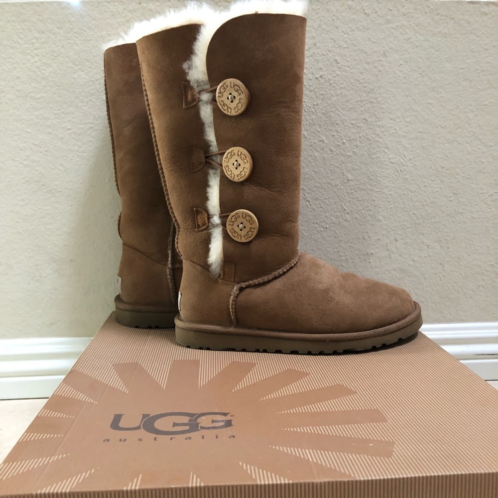Size 5 Bailey Uggs boots